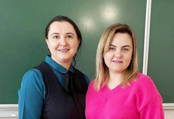 Н. Сеньовска (запрошений фахівець) і Т. Скуратко (педагог-предметник, модератор зустрічі).